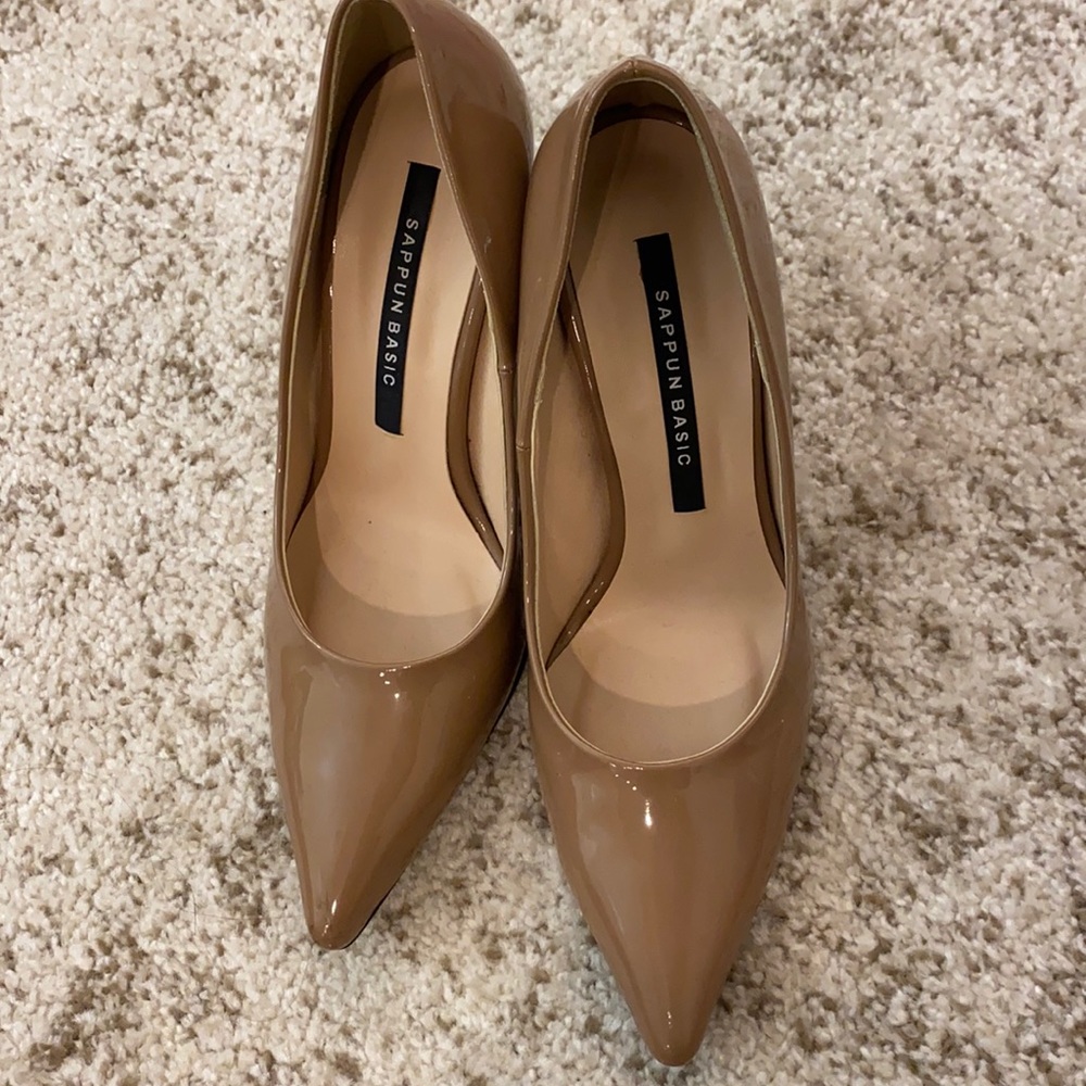 Nude pump size 6.5